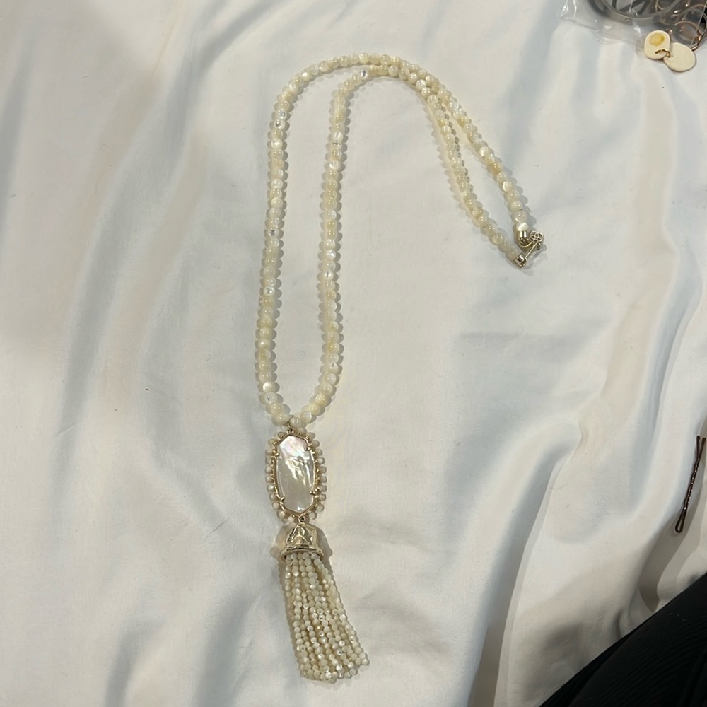 Kendra Scott mother of pearl beaded necklace